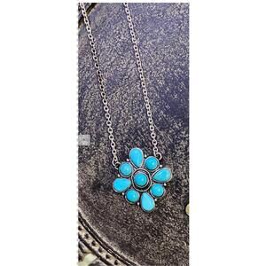 NEW BOHO RANCH women's floral cluster pendant necklace in turquoise